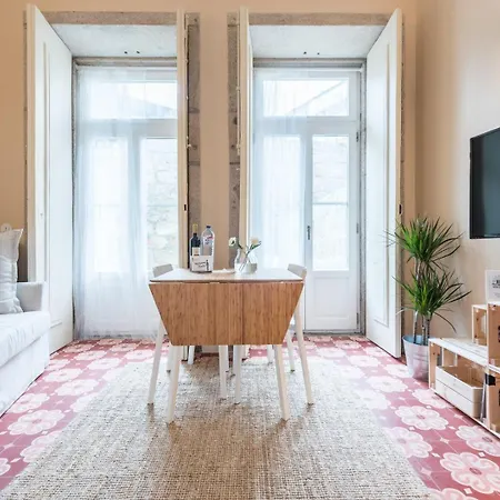 Guestready - Lofted Getaway In Downtown Apartment *
